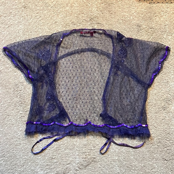 STUNNING Miss 60 Crop Sequin and Lace Topper - Picture 4 of 6